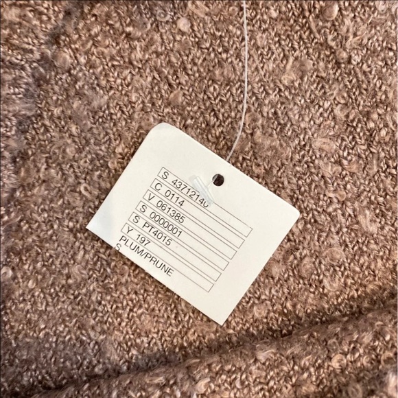 NWT Urban outfitters Sweater - Picture 3 of 4